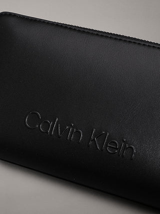 CALVIN KLEIN EMBOSSED WALLET WITH LOGO AND ZIP WOMEN K612439 BEH