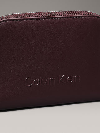 CALVIN KLEIN EMBOSSED LOGO ZIP WALLET MEN K612437 VLP