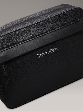 CALVIN KLEIN POCHETTE CON LOGO FRONALE UOMO K512200 BHE