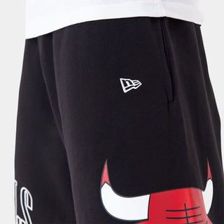 NEW ERA SWEAT SHORTS NBA ARCH GRAPHIC CHICAGO BULLS MEN 60435424 001